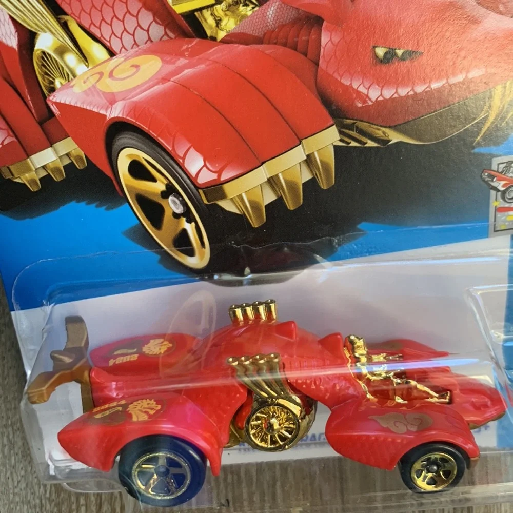 Hot wheels Knight Draggin Chinese New Year of The Dragon Red Race Car Hotwheels